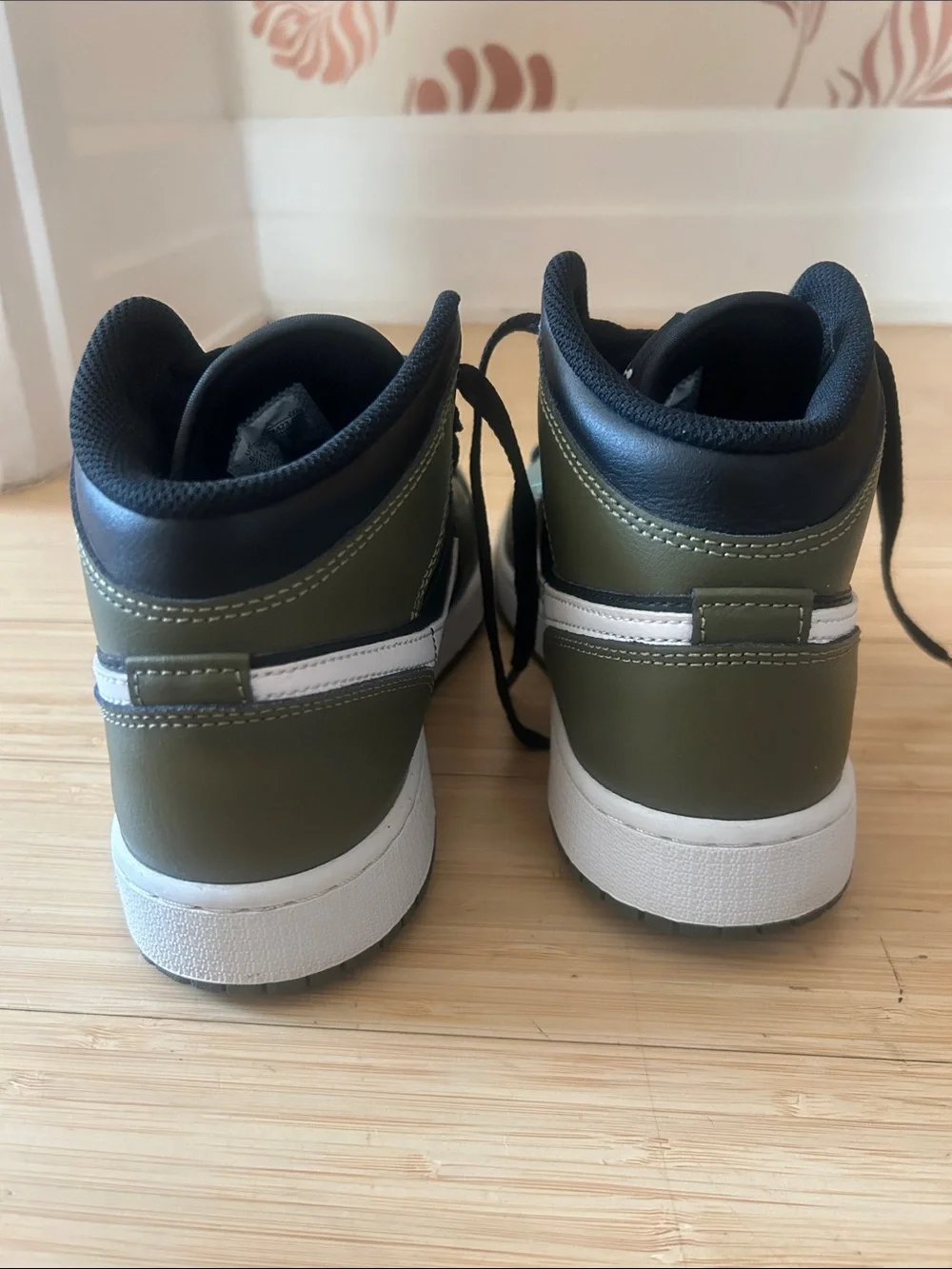 Jordan 1 Mid 